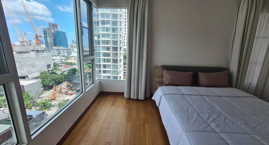 For rent 4 bedrooms condo in Watthana, Bangkok