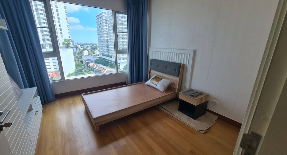 For rent 4 bedrooms condo in Watthana, Bangkok