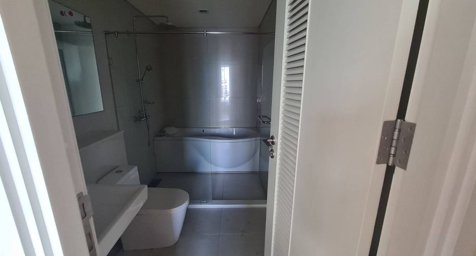 For rent 4 bedrooms condo in Watthana, Bangkok