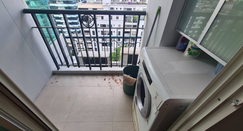 For rent 4 bedrooms condo in Watthana, Bangkok