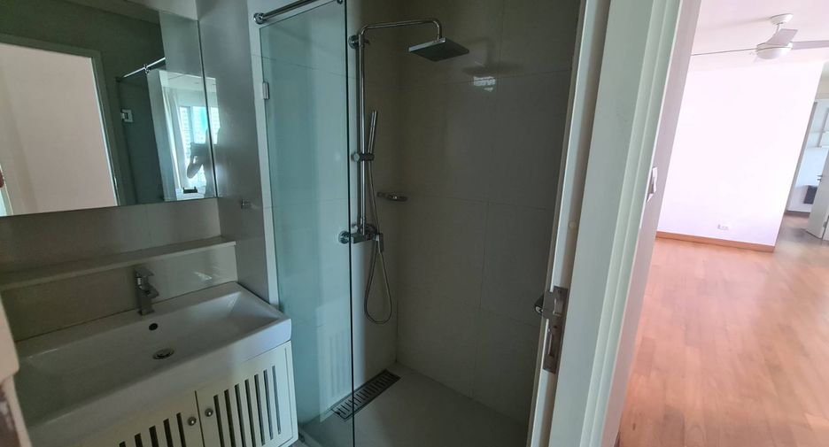 For rent 4 bedrooms condo in Watthana, Bangkok