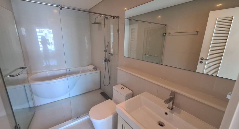 For rent 4 bedrooms condo in Watthana, Bangkok