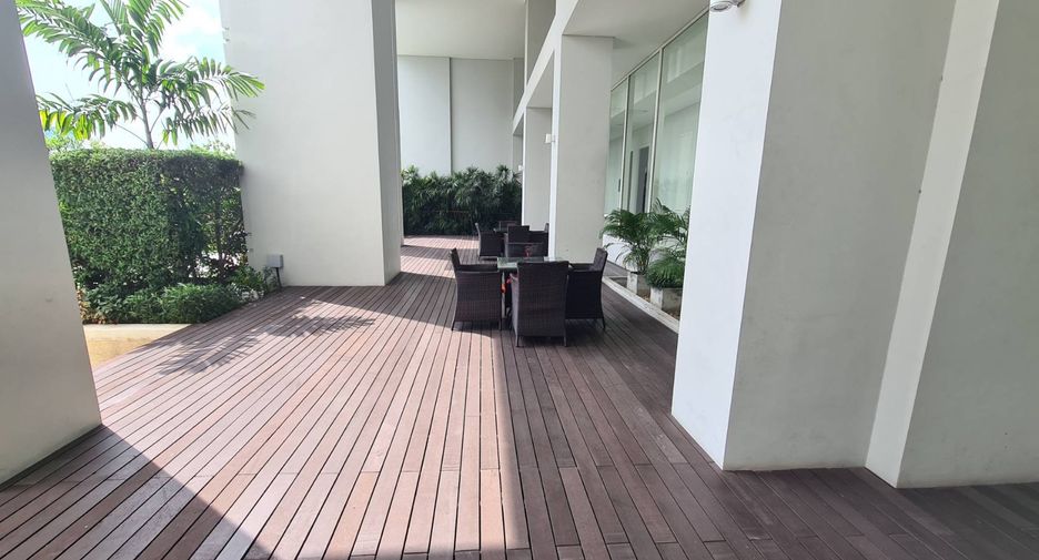 For rent 4 bedrooms condo in Watthana, Bangkok