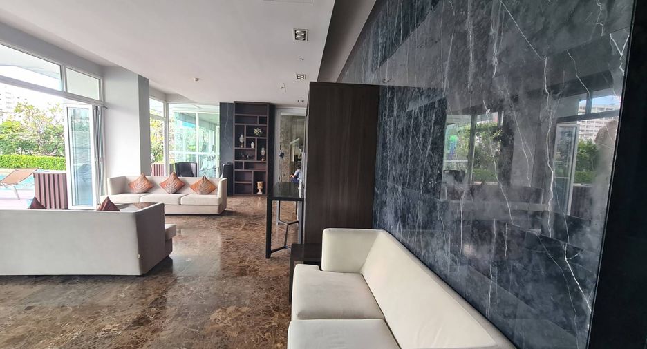 For rent 4 bedrooms condo in Watthana, Bangkok