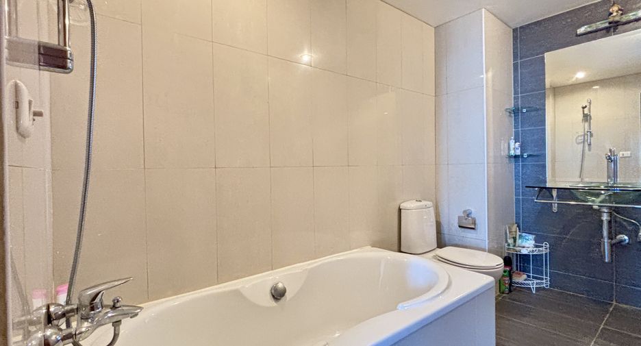 For sale 2 ベッドルーム condo in Bang Lamung, Chonburi