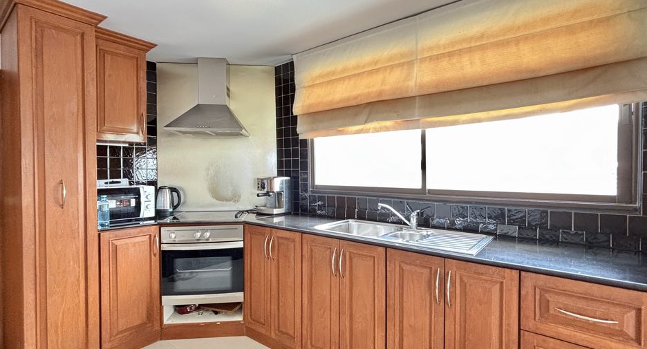 For sale 2 ベッドルーム condo in Bang Lamung, Chonburi