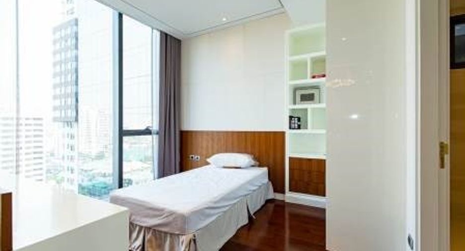 For rent and for sale 2 bedrooms condo in Khlong Toei, Bangkok