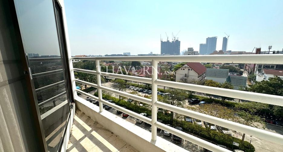 For sale 2 ベッドルーム condo in Bang Lamung, Chonburi