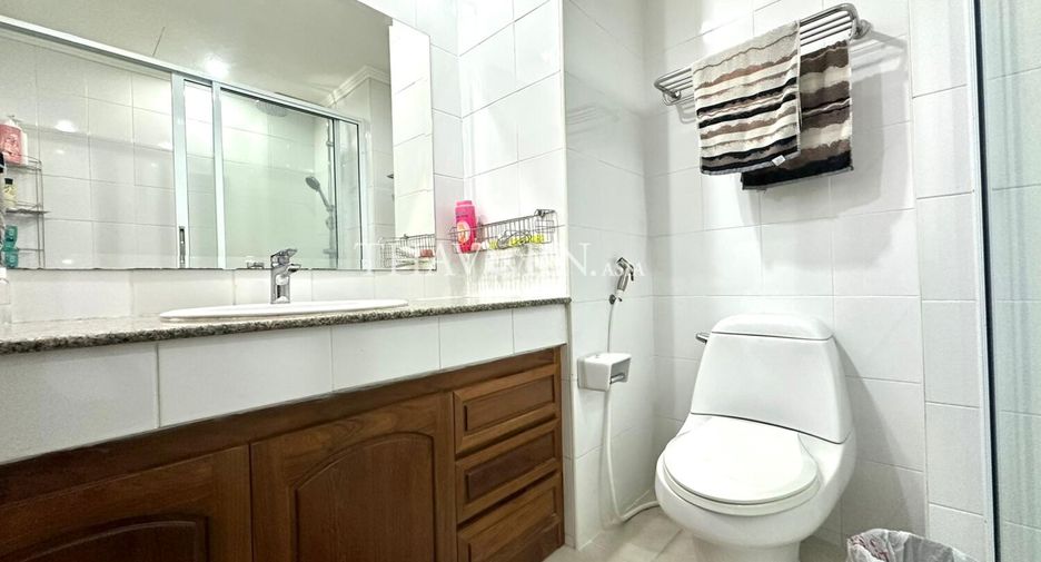 For sale 2 ベッドルーム condo in Bang Lamung, Chonburi