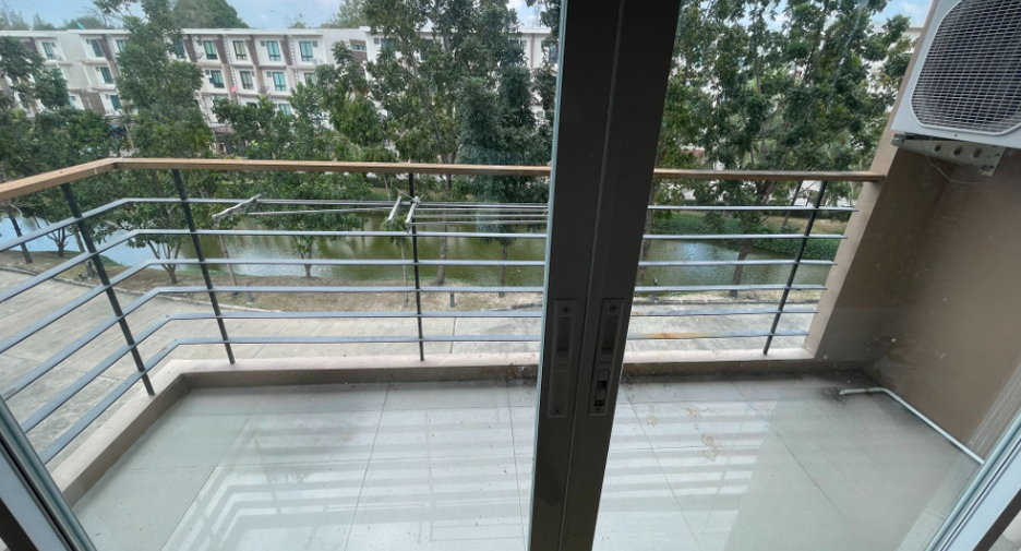 出售 1 卧室 公寓 在 Si Racha, Chon Buri