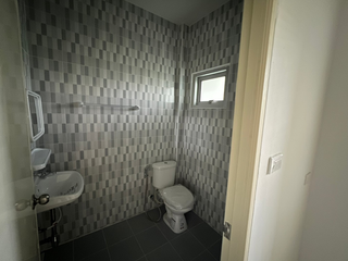 Reihenhaus zum Kauf mit 20 Zimmer in Si Racha, Chonburi