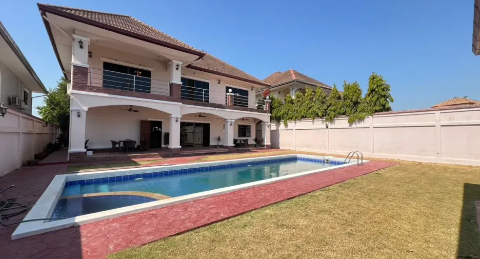 À vendre 4 chambres maison à Ban Bueng, Chonburi