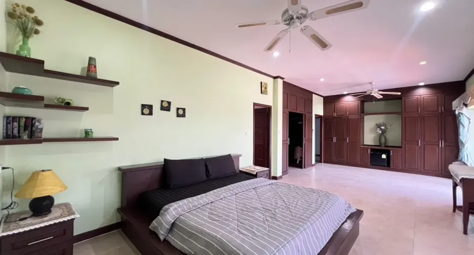 À vendre 4 chambres maison à Ban Bueng, Chonburi