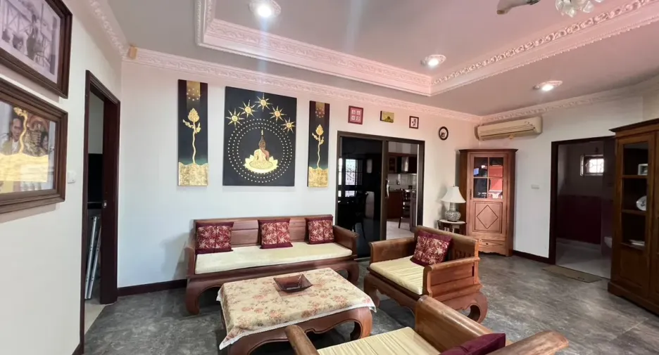 À vendre 4 chambres maison à Ban Bueng, Chonburi
