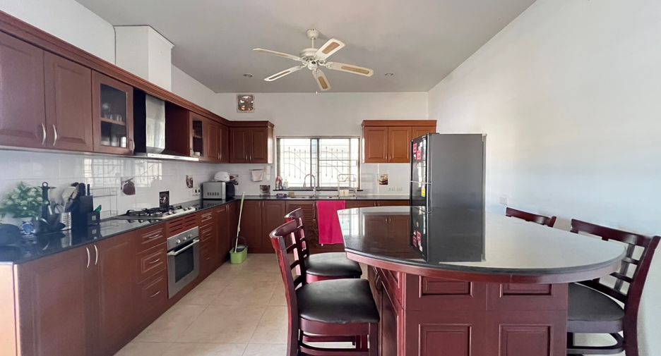 Haus zum Kauf mit 4 Zimmer in Ban Bueng, Chonburi