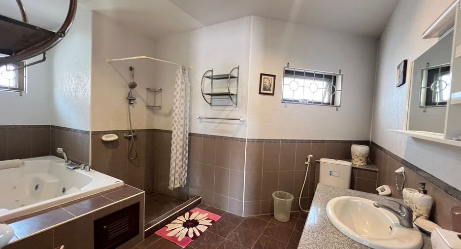 Haus zum Kauf mit 4 Zimmer in Ban Bueng, Chonburi