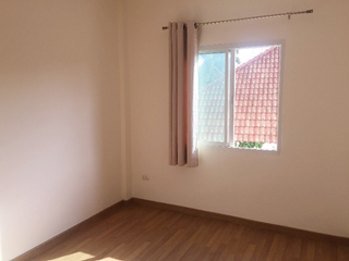 Reihenhaus zum Kauf mit 2 Zimmer in Si Racha, Chonburi