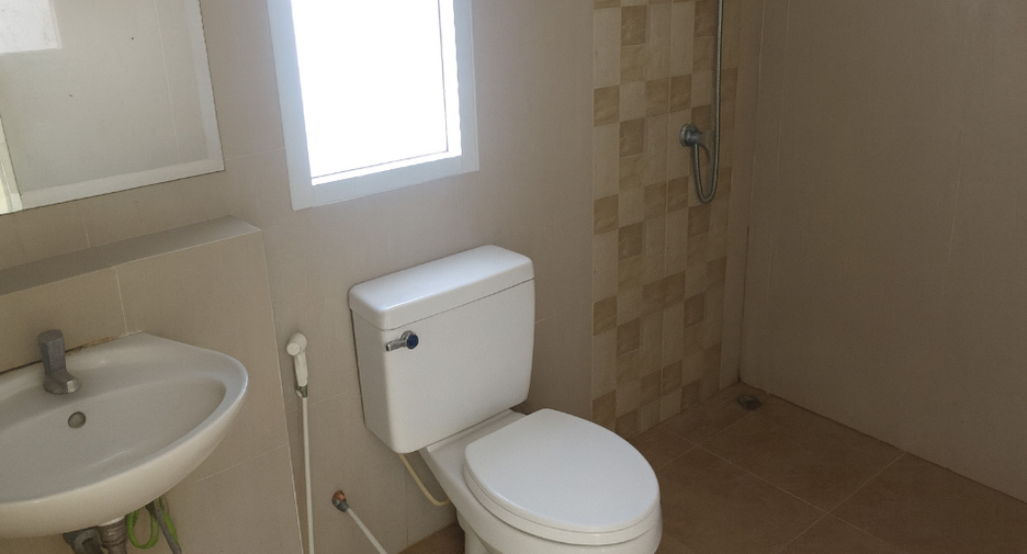 For sale 2 bedrooms townhouse in Si Racha, Chonburi