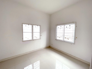 À vendre 2 chambres maison à Pluak Daeng, Rayong