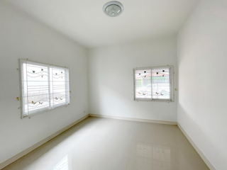 À vendre 2 chambres maison à Pluak Daeng, Rayong