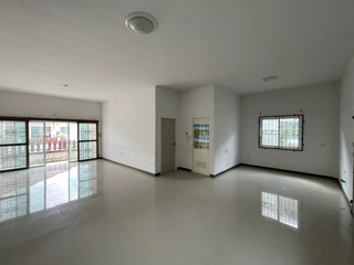 Casa en venta de 2 habitaciones en Phan Thong, Chonburi