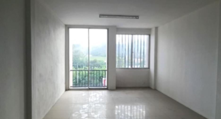 Gewerbefläche zum Kauf mit 1 Zimmer in Si Racha, Chonburi