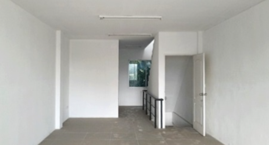 Gewerbefläche zum Kauf mit 1 Zimmer in Si Racha, Chonburi