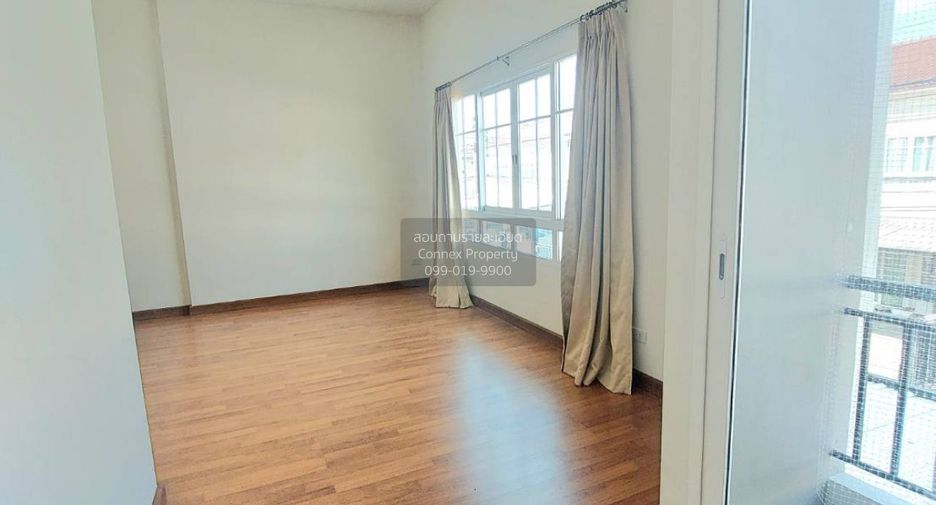For sale 3 bedrooms townhouse in Khlong Sam Wa, Bangkok