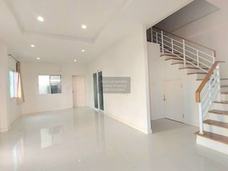 For sale 3 bedrooms townhouse in Khlong Sam Wa, Bangkok