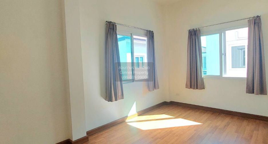 For sale 3 bedrooms townhouse in Khlong Sam Wa, Bangkok