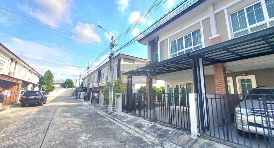 For sale 3 bedrooms townhouse in Khlong Sam Wa, Bangkok