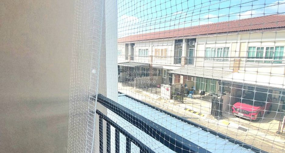 For sale 3 bedrooms townhouse in Khlong Sam Wa, Bangkok