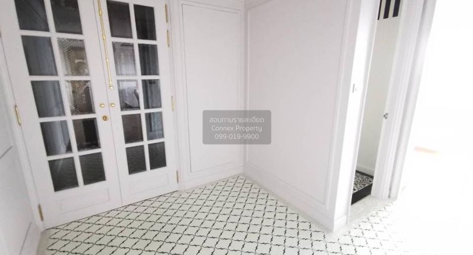 For rent 4 bedrooms condo in Watthana, Bangkok