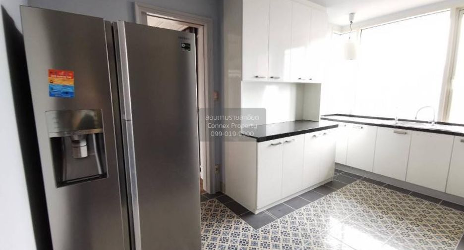 For rent 4 bedrooms condo in Watthana, Bangkok
