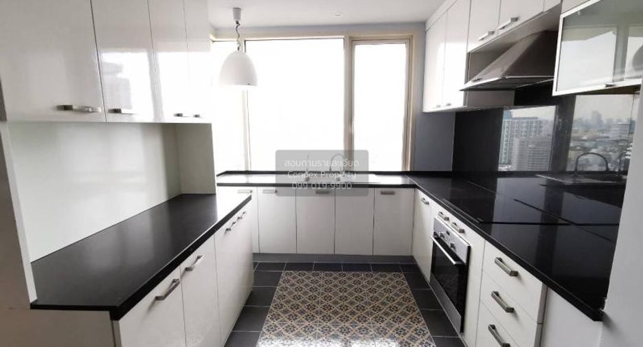 For rent 4 bedrooms condo in Watthana, Bangkok