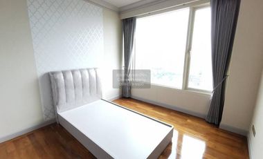 For rent 4 bedrooms condo in Watthana, Bangkok