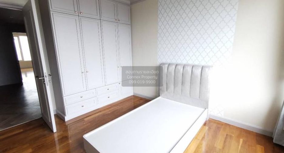 For rent 4 bedrooms condo in Watthana, Bangkok