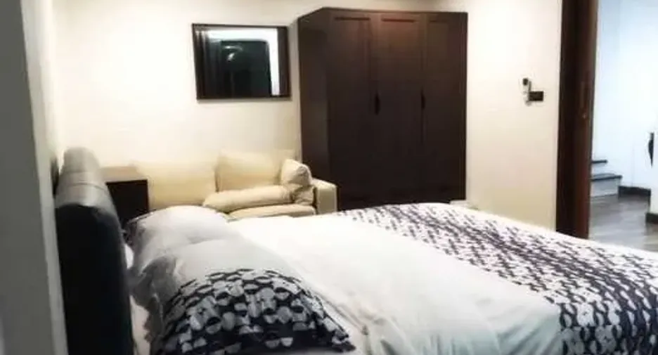 For rent 3 ベッドルーム townhouse in Bang Rak, Bangkok