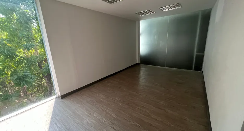 For rent retail Space in Watthana, Bangkok