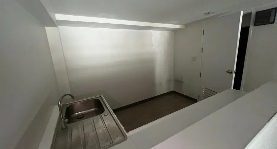 For rent retail Space in Watthana, Bangkok