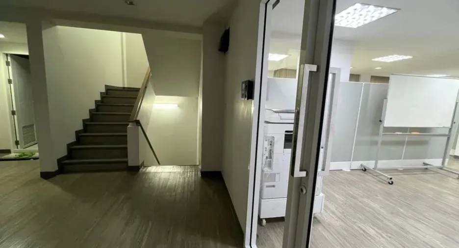 For rent retail Space in Watthana, Bangkok