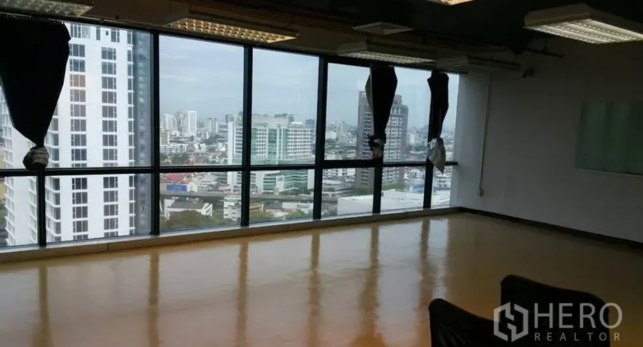 For rent office in Phra Khanong, Bangkok