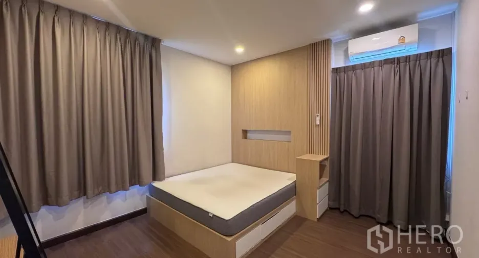 For rent and for sale 4 bedrooms house in Saphan Sung, Bangkok
