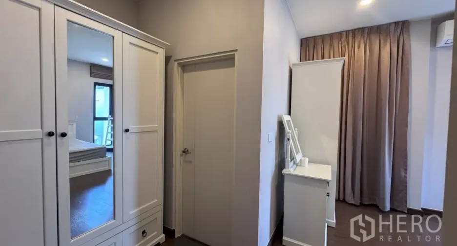 For rent and for sale 4 bedrooms house in Saphan Sung, Bangkok