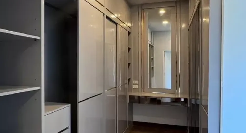 For rent and for sale 4 bedrooms house in Saphan Sung, Bangkok