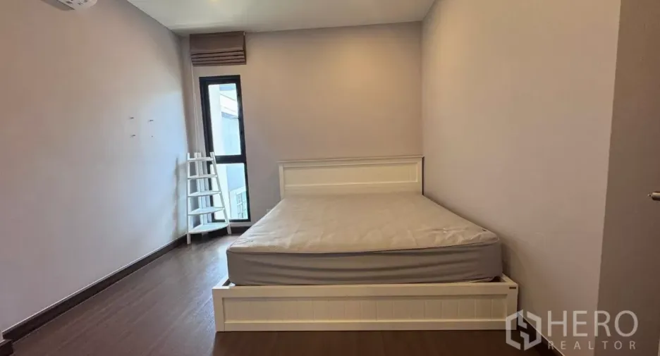 For rent and for sale 4 bedrooms house in Saphan Sung, Bangkok