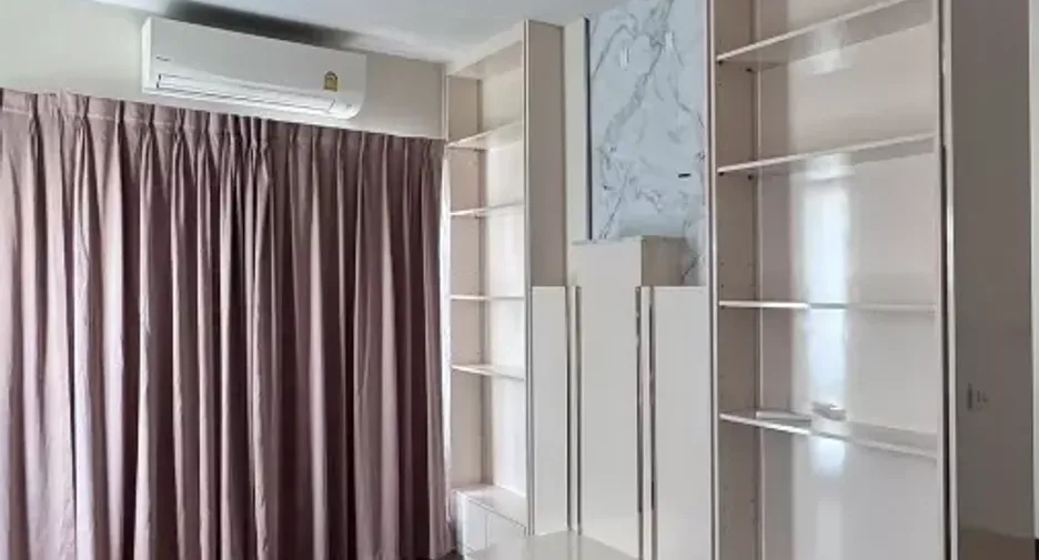 For rent and for sale 4 bedrooms house in Saphan Sung, Bangkok