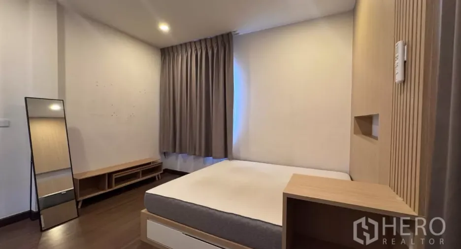 For rent and for sale 4 bedrooms house in Saphan Sung, Bangkok