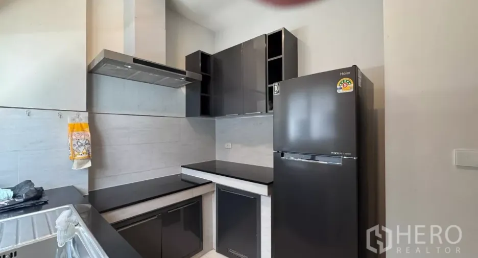For rent and for sale 4 bedrooms house in Saphan Sung, Bangkok