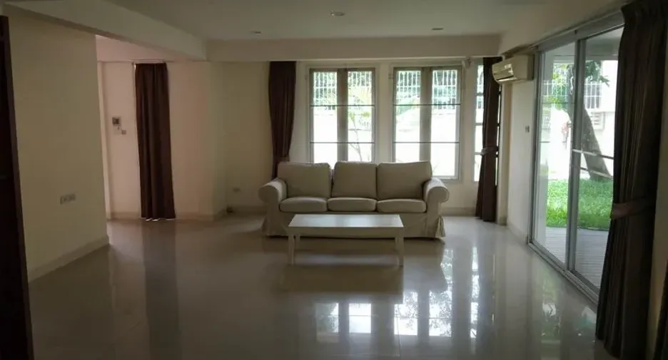 For rent 3 bedrooms house in Watthana, Bangkok